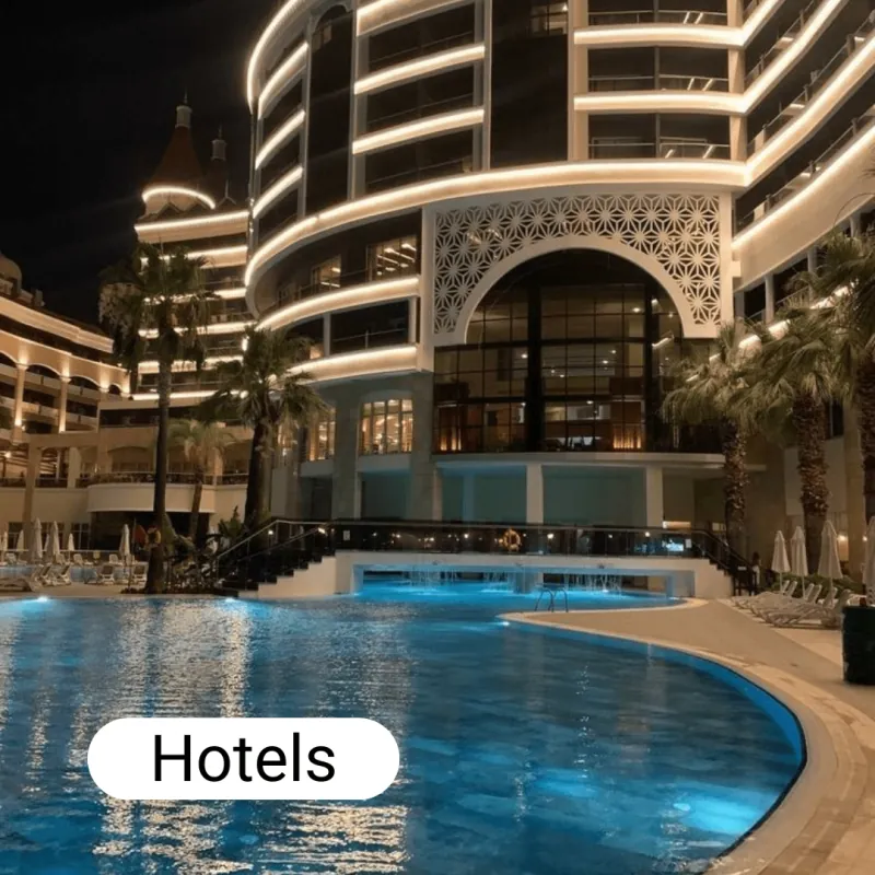 Esterno dell'hotel e piscina